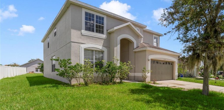 Casa en Kissimmee, Florida 5 dormitorios, 267.28 m2 № 1812821