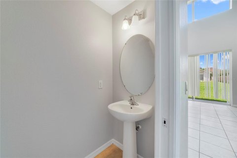 Casa en venta en Kissimmee, Florida, 5 dormitorios, 267.28 m2 № 1812821 - foto 9