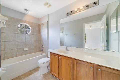 Casa en venta en Kissimmee, Florida, 5 dormitorios, 267.28 m2 № 1812821 - foto 24