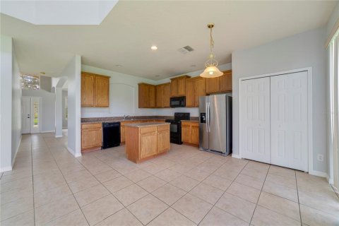 Casa en venta en Kissimmee, Florida, 5 dormitorios, 267.28 m2 № 1812821 - foto 4