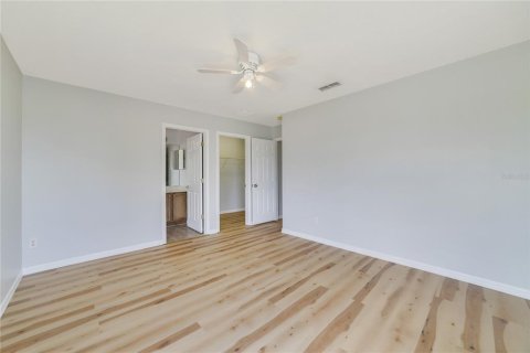 Casa en venta en Kissimmee, Florida, 5 dormitorios, 267.28 m2 № 1812821 - foto 23