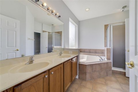Casa en venta en Kissimmee, Florida, 5 dormitorios, 267.28 m2 № 1812821 - foto 11