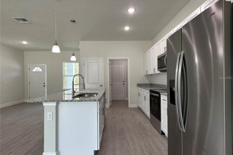 Villa ou maison à louer à Poinciana, Floride: 4 chambres, 163.32 m2 № 2155774 - photo 7