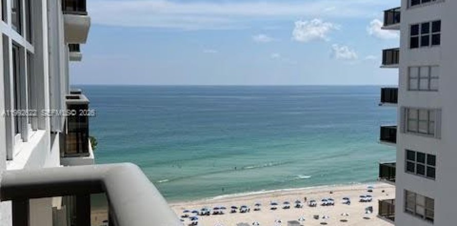 Condominio en Miami Beach, Florida, 1 dormitorio  № 2056662