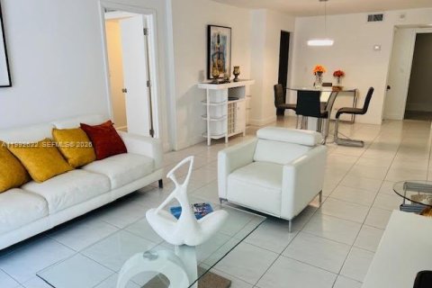 Condominio en alquiler en Miami Beach, Florida, 1 dormitorio, 118.08 m2 № 2056662 - foto 2