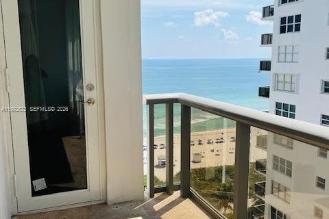 Condominio en alquiler en Miami Beach, Florida, 1 dormitorio, 118.08 m2 № 2056662 - foto 3