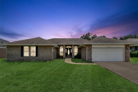 Villa ou maison à vendre à Crestview, Floride: 4 chambres, 259.57 m2 № 590250 - photo 1