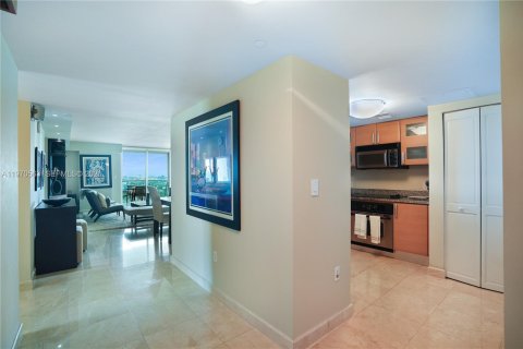 Copropriété à vendre à Miami, Floride: 2 chambres, 127 m2 № 2184689 - photo 17