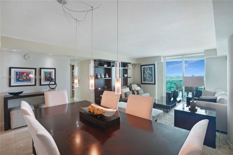 Copropriété à vendre à Miami, Floride: 2 chambres, 127 m2 № 2184689 - photo 11