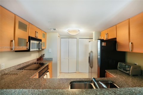 Copropriété à vendre à Miami, Floride: 2 chambres, 127 m2 № 2184689 - photo 14