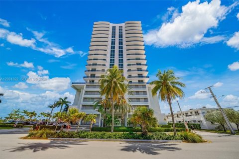 Condo in North Bay Village, Florida, 3 bedrooms № 2153693