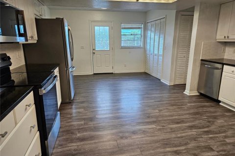 House in Orlando, Florida 3 bedrooms, 138.98 sq.m. № 2393993 - photo 3