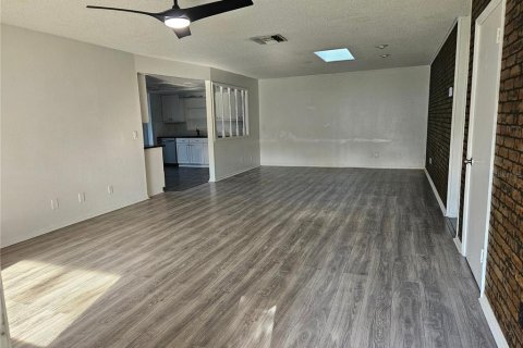 House in Orlando, Florida 3 bedrooms, 138.98 sq.m. № 2393993 - photo 2