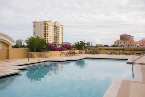 Condo in Coral Gables, Florida, 2 bedrooms № 1935335 - photo 18