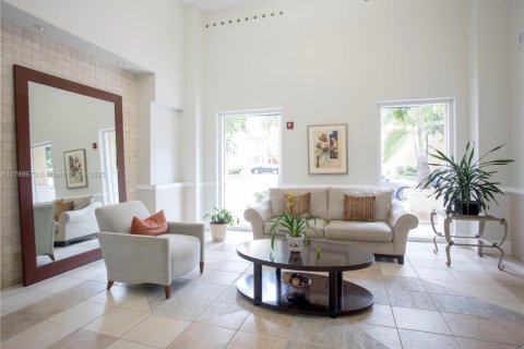 Condo in Coral Gables, Florida, 2 bedrooms № 1935335 - photo 2