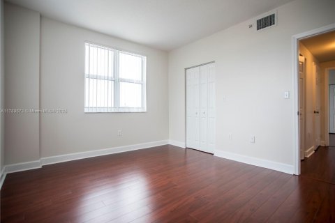 Condo in Coral Gables, Florida, 2 bedrooms № 1935335 - photo 15