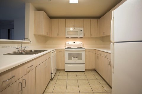 Condo in Coral Gables, Florida, 2 bedrooms № 1935335 - photo 7