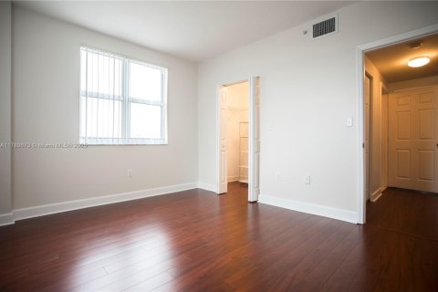 Condo in Coral Gables, Florida, 2 bedrooms № 1935335 - photo 8