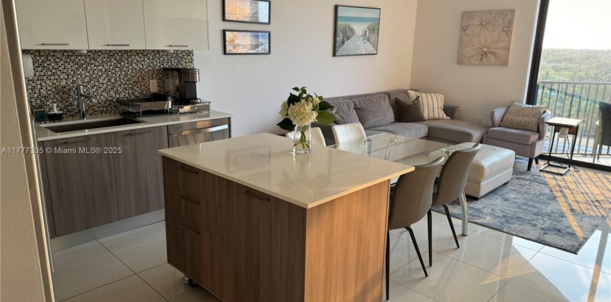 Condominio en Doral, Florida, 1 dormitorio № 1698582