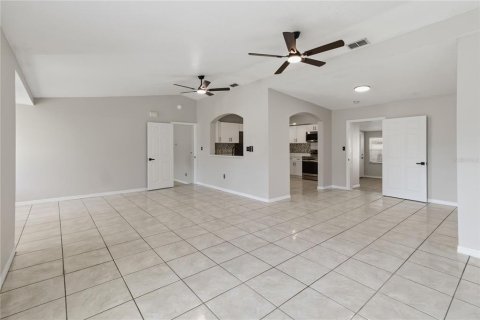 Villa ou maison à vendre à Kissimmee, Floride: 4 chambres, 208.38 m2 № 2338871 - photo 16