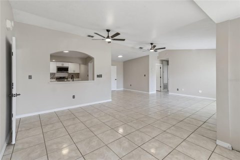 Villa ou maison à vendre à Kissimmee, Floride: 4 chambres, 208.38 m2 № 2338871 - photo 4