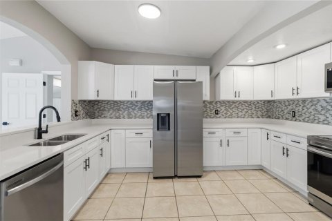 Villa ou maison à vendre à Kissimmee, Floride: 4 chambres, 208.38 m2 № 2338871 - photo 2