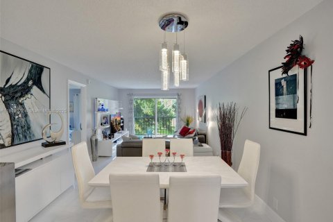 Condo in Lauderhill, Florida, 2 bedrooms  № 1850751 - photo 13