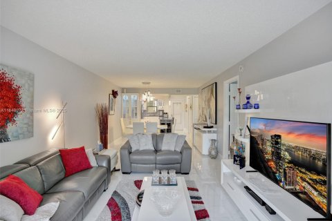 Condo in Lauderhill, Florida, 2 bedrooms  № 1850751 - photo 20