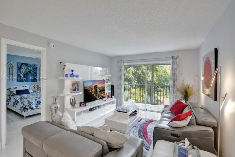 Condo in Lauderhill, Florida, 2 bedrooms  № 1850751 - photo 17