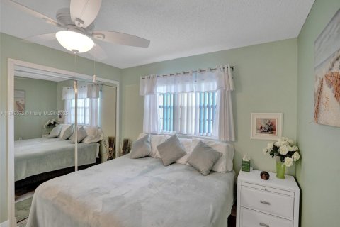 Condo in Lauderhill, Florida, 2 bedrooms  № 1850751 - photo 23