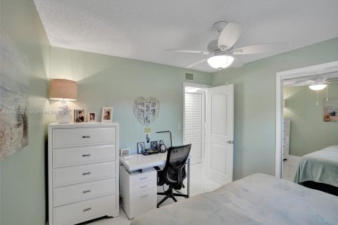 Condo in Lauderhill, Florida, 2 bedrooms  № 1850751 - photo 22