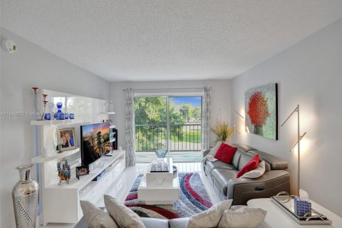 Condo in Lauderhill, Florida, 2 bedrooms  № 1850751 - photo 16