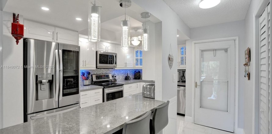Condo in Lauderhill, Florida, 2 bedrooms  № 1850751