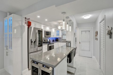 Condo in Lauderhill, Florida, 2 bedrooms  № 1850751 - photo 9
