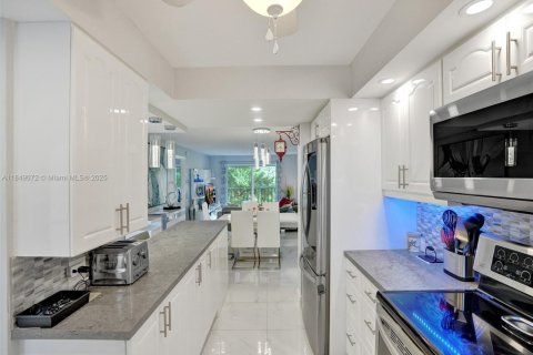 Condo in Lauderhill, Florida, 2 bedrooms  № 1850751 - photo 8