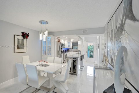 Condo in Lauderhill, Florida, 2 bedrooms  № 1850751 - photo 12