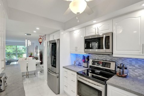 Condo in Lauderhill, Florida, 2 bedrooms  № 1850751 - photo 7