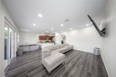 Снять в аренду виллу или дом в Хомстед, Флорида 5 спален, 264.4м2, № 1926060 - фото 8