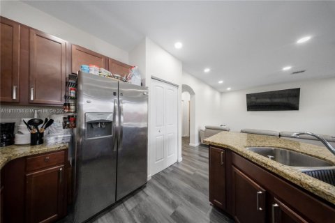 Снять в аренду виллу или дом в Хомстед, Флорида 5 спален, 264.4м2, № 1926060 - фото 13