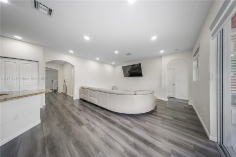 Снять в аренду виллу или дом в Хомстед, Флорида 5 спален, 264.4м2, № 1926060 - фото 6