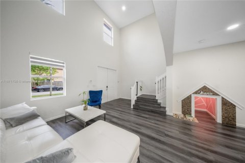 Снять в аренду виллу или дом в Хомстед, Флорида 5 спален, 264.4м2, № 1926060 - фото 4