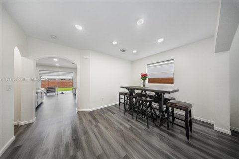 Снять в аренду виллу или дом в Хомстед, Флорида 5 спален, 264.4м2, № 1926060 - фото 10