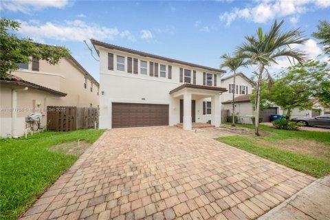 Снять в аренду виллу или дом в Хомстед, Флорида 5 спален, 264.4м2, № 1926060 - фото 1