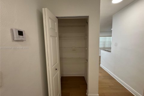 Casa en venta en Hollywood, Florida, 3 dormitorios, 114.64 m2 № 1982417 - foto 14