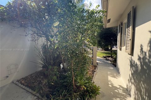 Casa en venta en Hollywood, Florida, 3 dormitorios, 114.64 m2 № 1982417 - foto 4