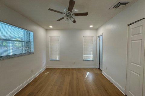 Casa en venta en Hollywood, Florida, 3 dormitorios, 114.64 m2 № 1982417 - foto 9