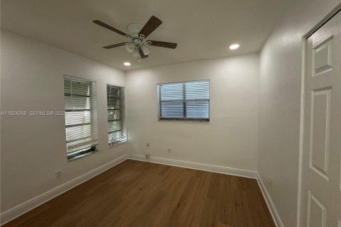 Casa en venta en Hollywood, Florida, 3 dormitorios, 114.64 m2 № 1982417 - foto 12