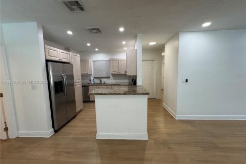 Casa en venta en Hollywood, Florida, 3 dormitorios, 114.64 m2 № 1982417 - foto 6