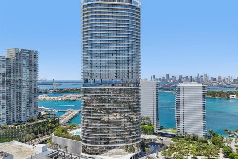 Condo in Miami Beach, Florida, 2 bedrooms  № 2074968 - photo 29