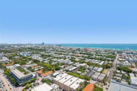 Condo in Miami Beach, Florida, 2 bedrooms  № 2074968 - photo 25
